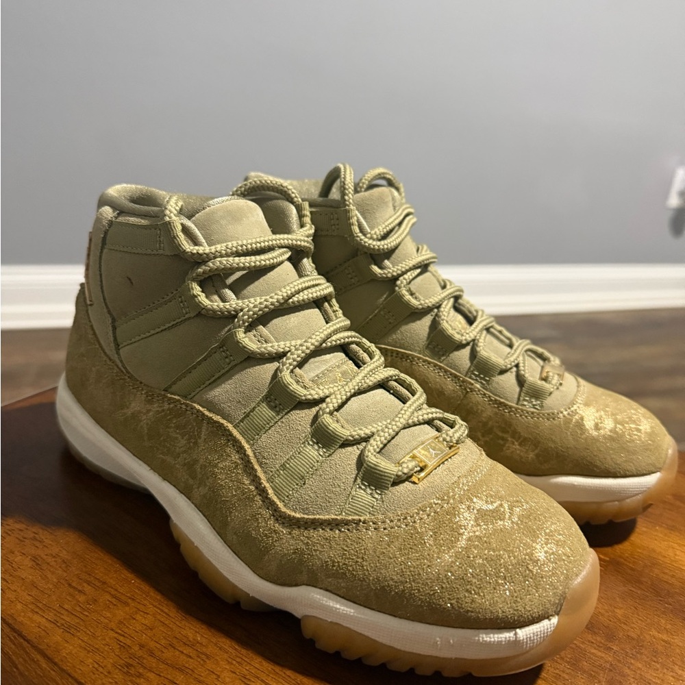 Air Jordan 11 Retro Olive Lux